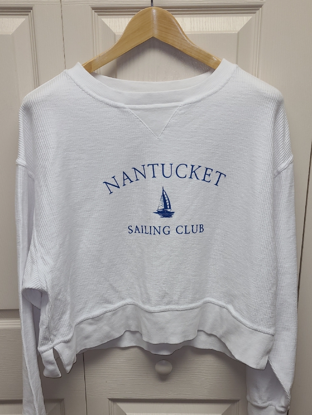 Nantucket Sailing Club coastal, nautical, White cropped Crewneck Sweatshirt